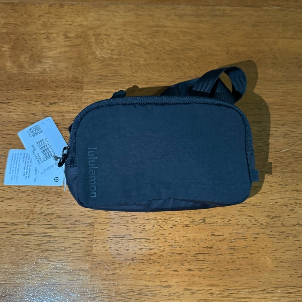 Mini everywhere belt bag lululemon black NWT